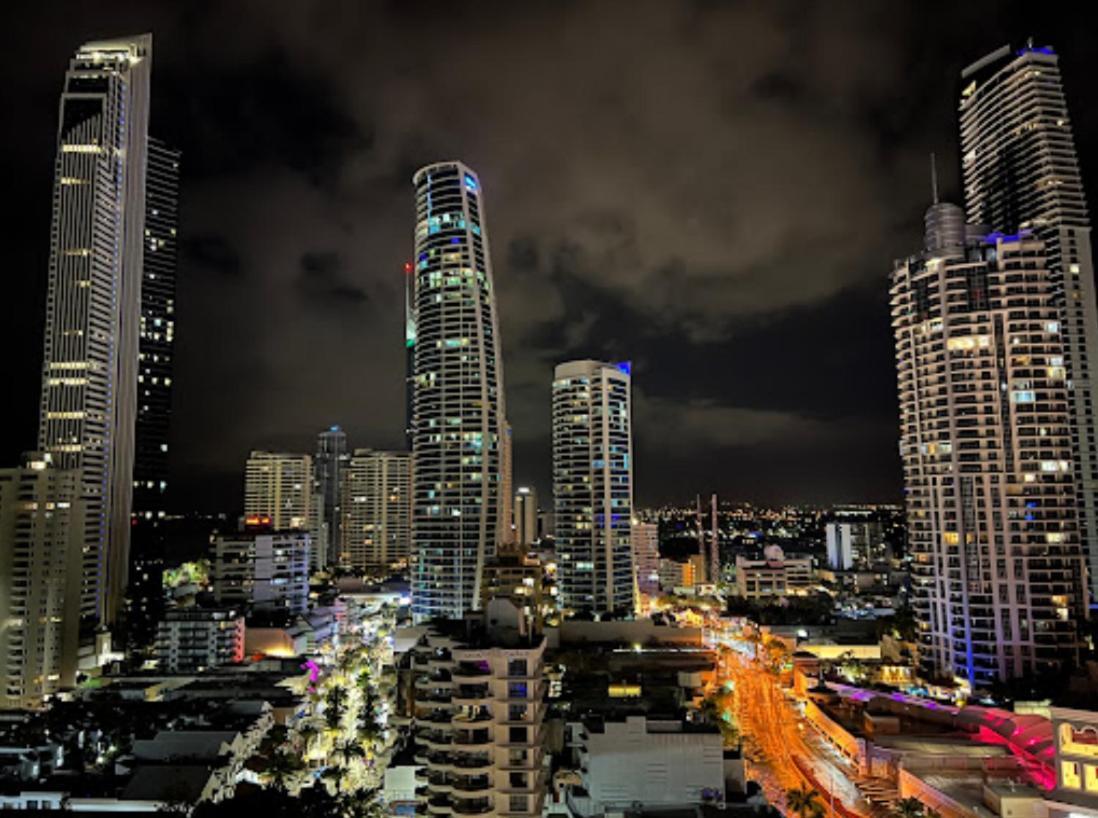 Luxury Apartment & Ocean View In Surfers Paradise Gold Coast Exterior foto